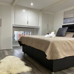 Duplex Situe A 2min De La Gare Du Nord Appartement